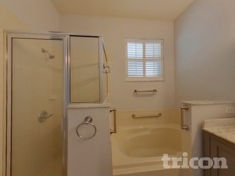 Building Photo - 204 Addington Dr