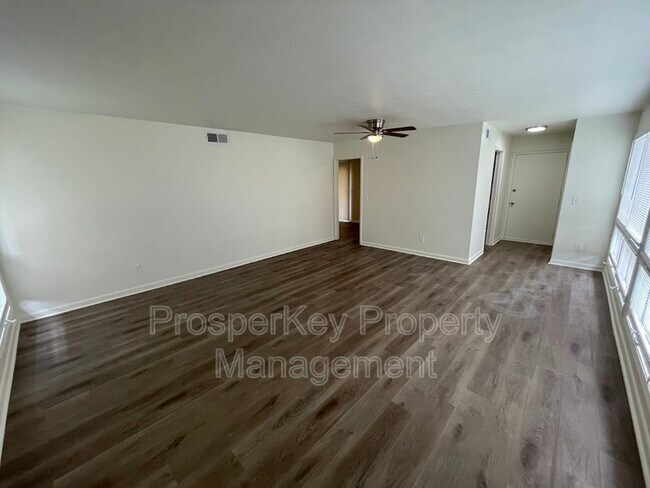 Building Photo - 3026 Avondale Rd