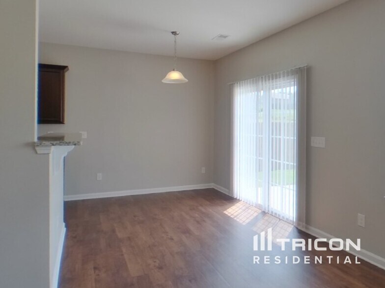 Building Photo - 224 Elmhaven Dr