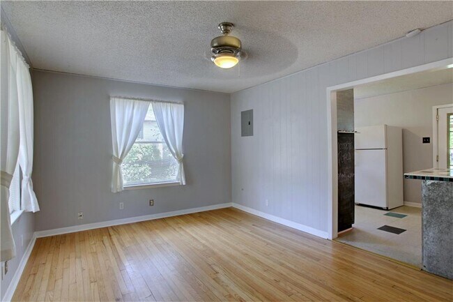 Building Photo - 1 E 53rd St