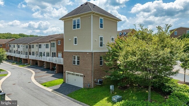 Building Photo - 304 Parkview Ave