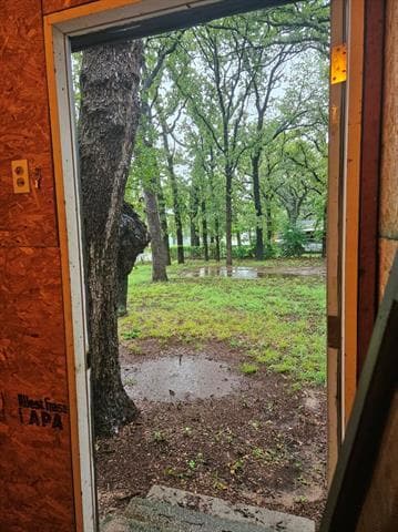 Building Photo - 920 Red Bud Dr