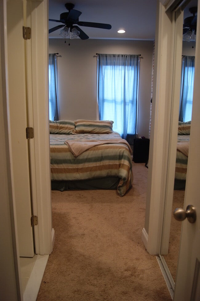 Building Photo - Charming 3 Bedroom/3 Bathroom Townhome in Canton, MD!