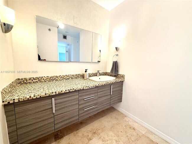 Building Photo - 20505 E Country Club Dr