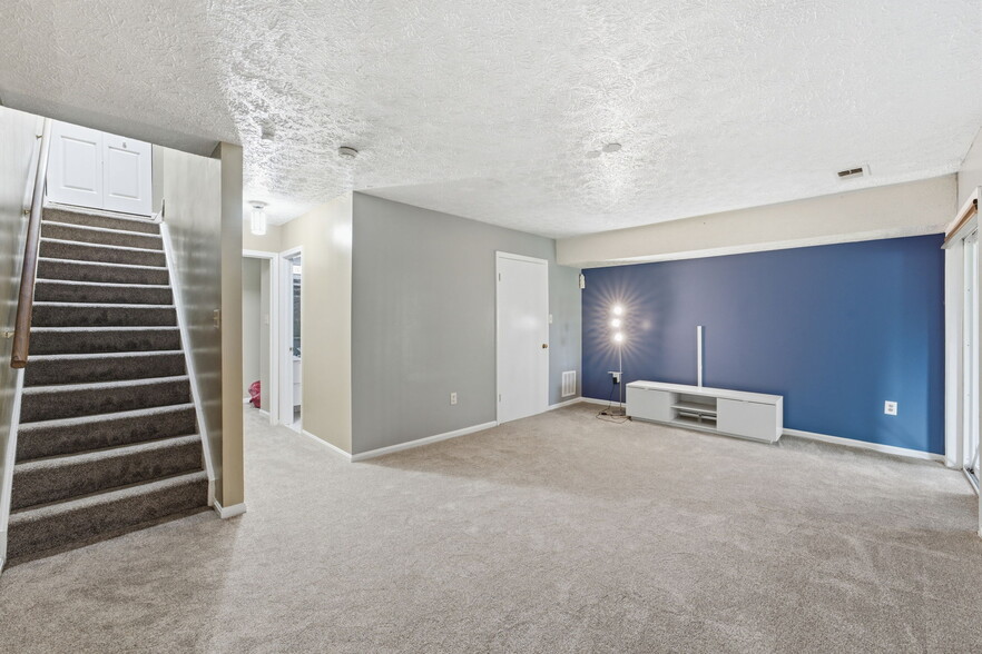 Building Photo - 10703 Campus Way S