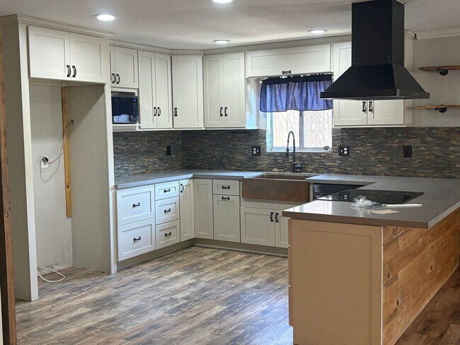 Building Photo - Hilmar Home for rent 3 bed 2 bath