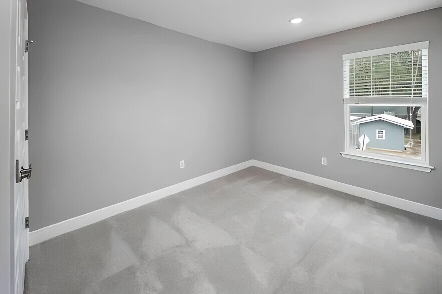 Building Photo - 319 Carmel Dr