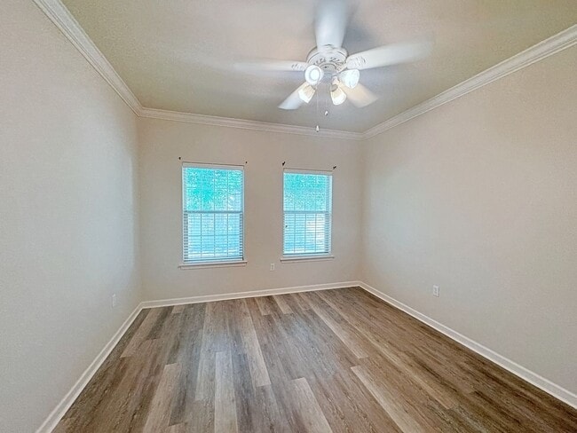 Building Photo - 2 Bedroom Condo Available NOW