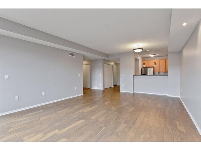 Building Photo - 560 2nd St