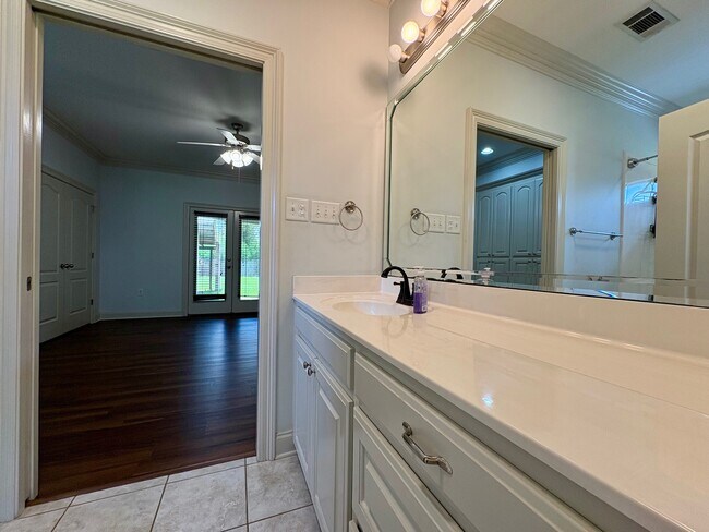 Guest Bath - 40489 1513