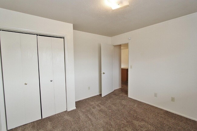 Building Photo - 639 N Moffatt Ave