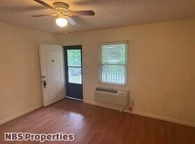 Building Photo - 867 N Gallaher View Rd