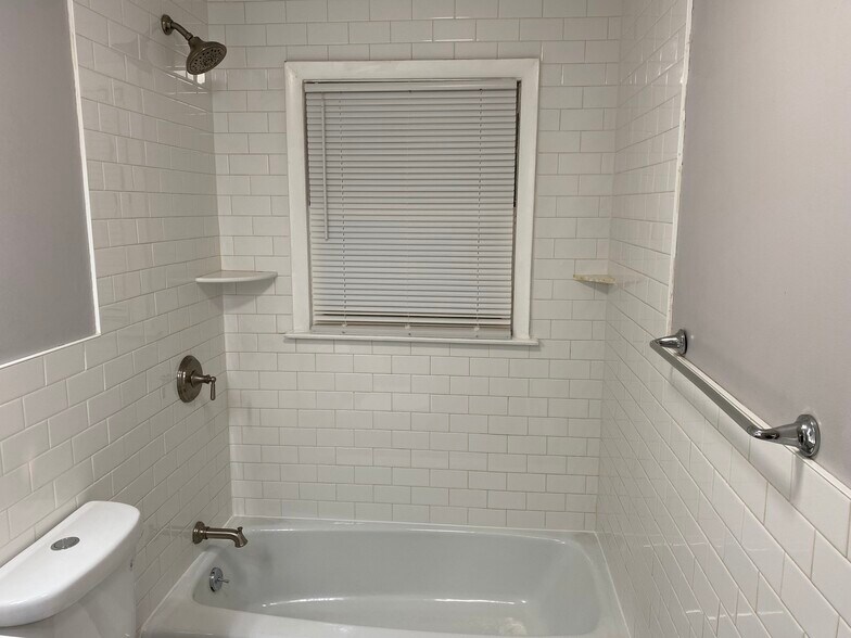 Building Photo - 74 Saltonstall Ave