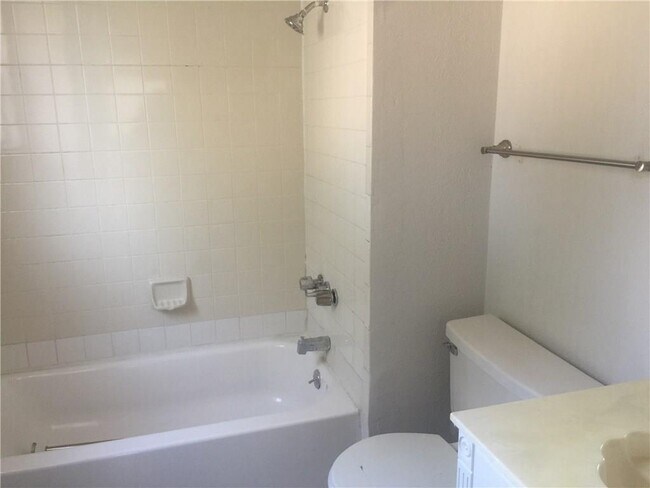 Building Photo - 2110 Redwing Way