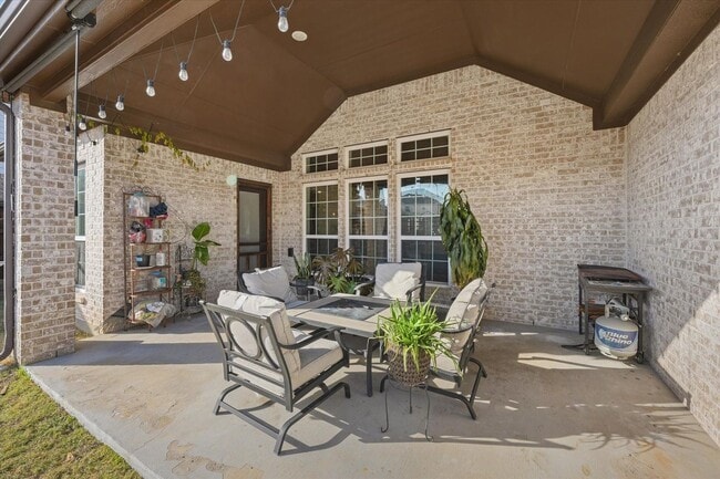Building Photo - Luxury Redefined in The Preserve at Pecan Creek.