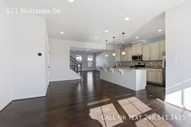 Building Photo - 433 Marianna Dr