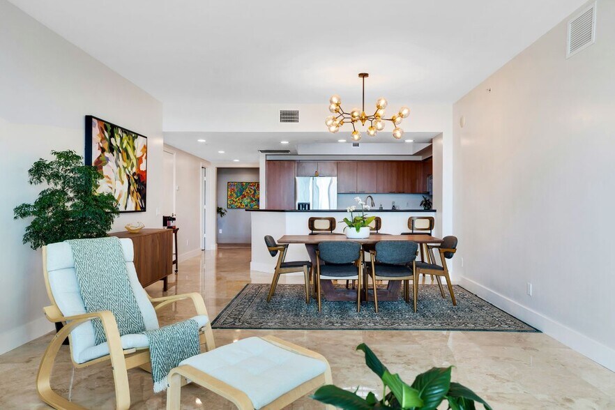 Building Photo - 14951 Royal Oaks Ln