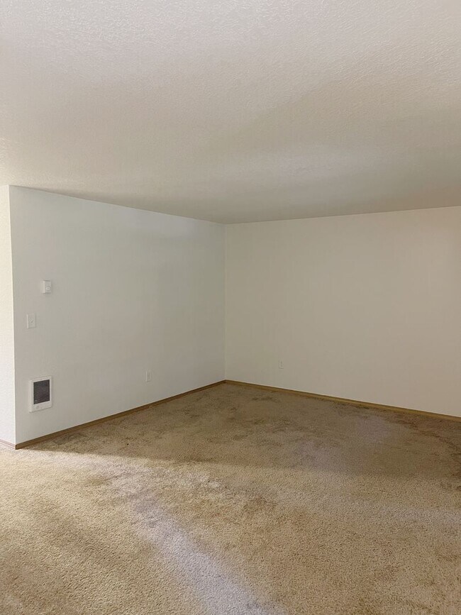 Building Photo - The Ultimate Living Experience - 2 Bedroom Top Floor Available!!