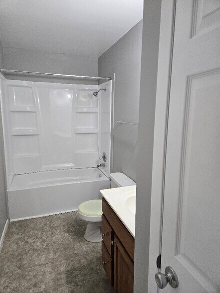 Building Photo - 2308 Crescent