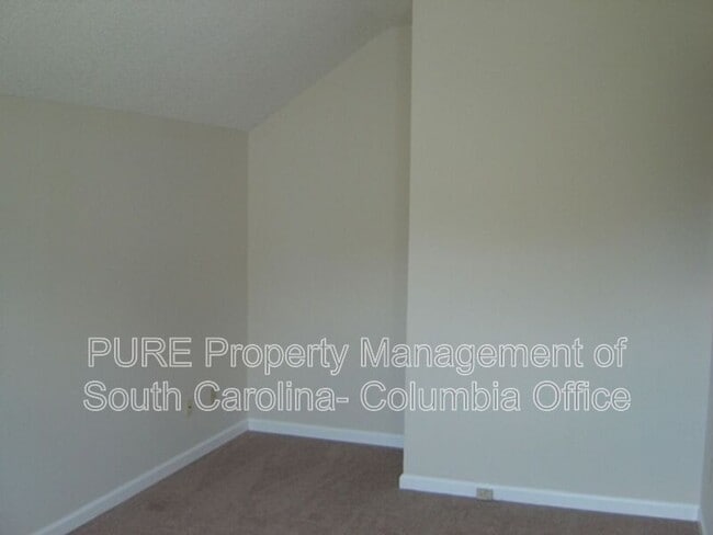 Building Photo - 8 Ridge Pond Dr