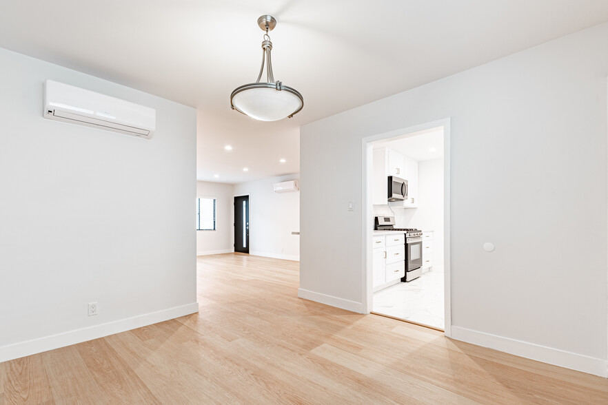 Dining Area - 418 N Palm Dr