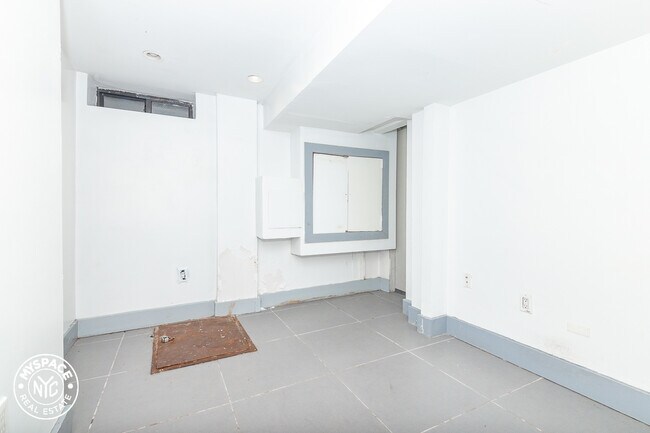 Building Photo - 233 Jefferson St