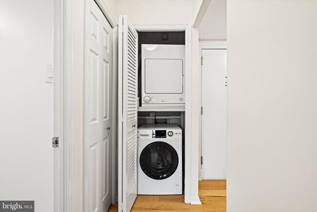 Building Photo - 1301 N Courthouse Rd