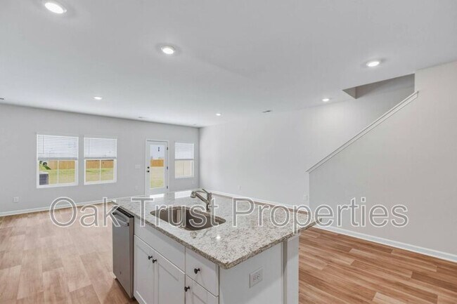 Building Photo - 753 Ridgley Dr