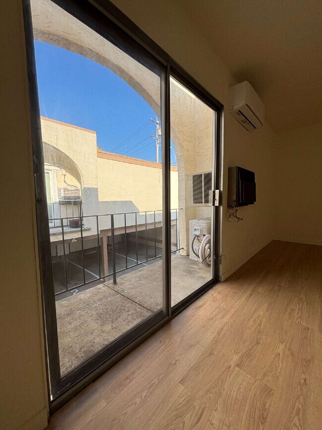 Building Photo - 1825 Harrison St