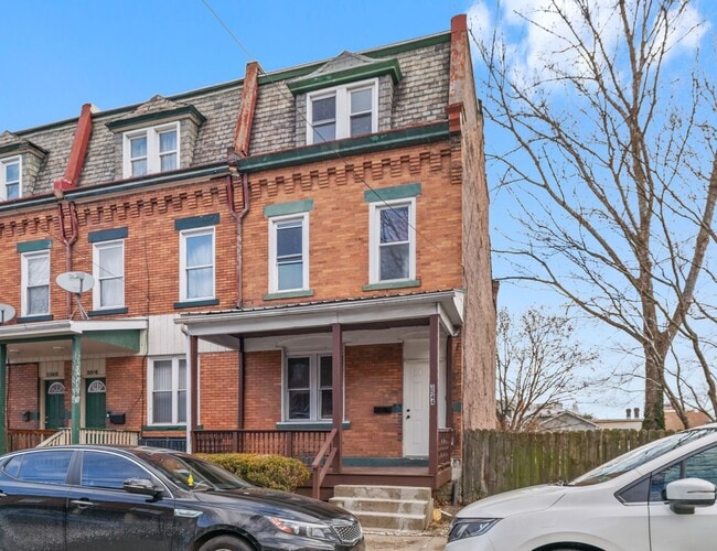 Building Photo - 4 bed 1.5 bath - completely updated, central air, patio.  Great location