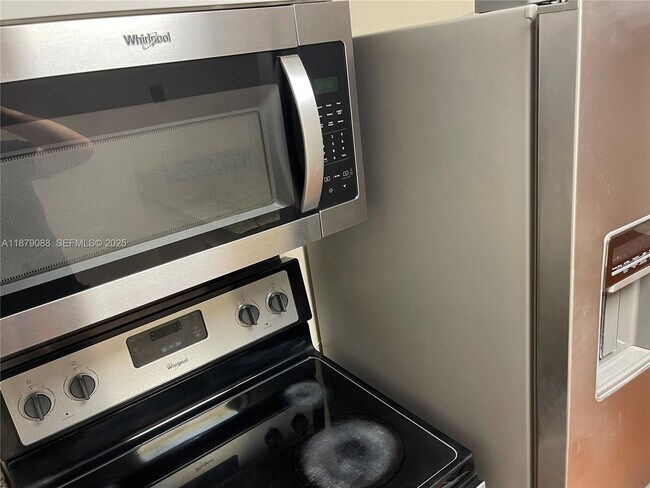 Building Photo - 6900 SW 39th St