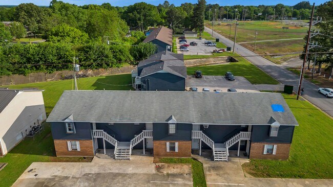Building Photo - Affordable Newly Renovated Apartments in Decatur