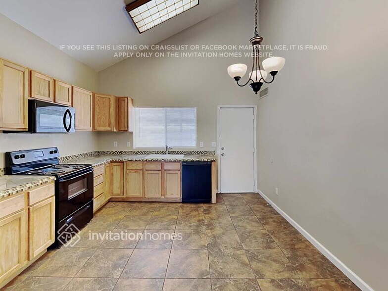 Building Photo - 6748 W Cinnabar Ave