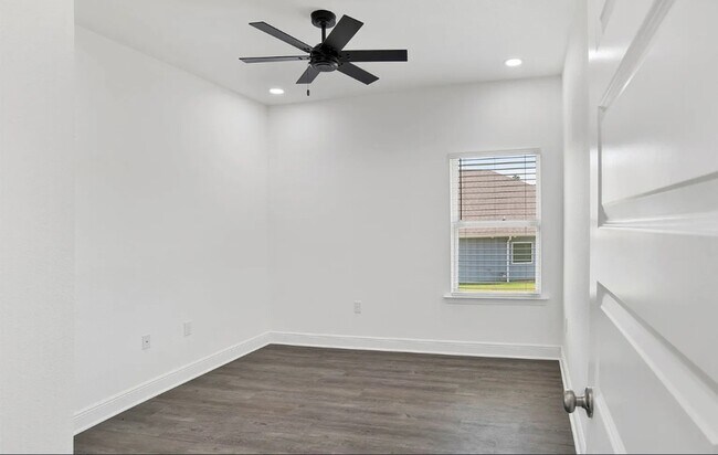 Building Photo - 30872 Semper Dr