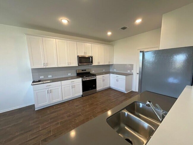 Building Photo - 337 Redonda Dr