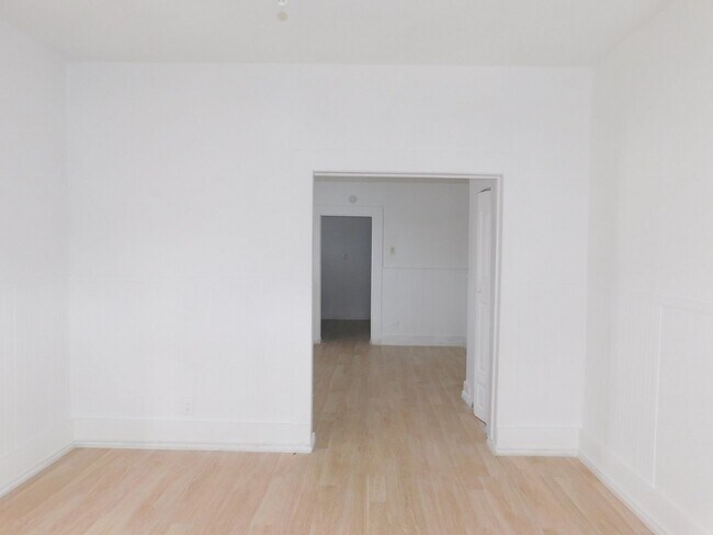 Building Photo - Cozy & Convenient Living in San Antonio’s East Side