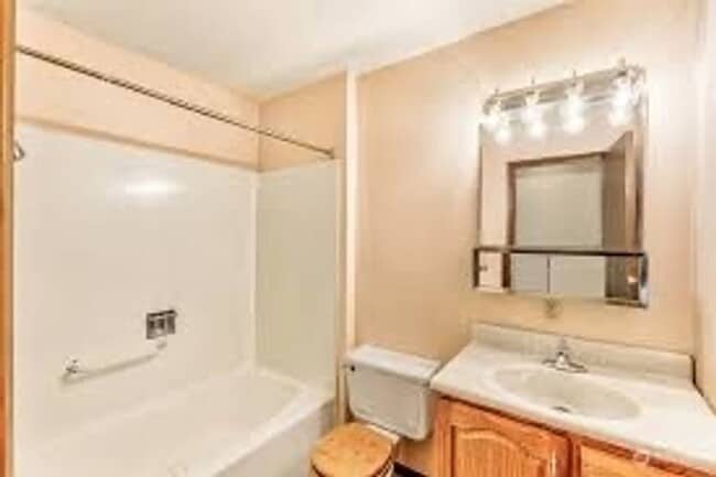 Building Photo - 501 Division St