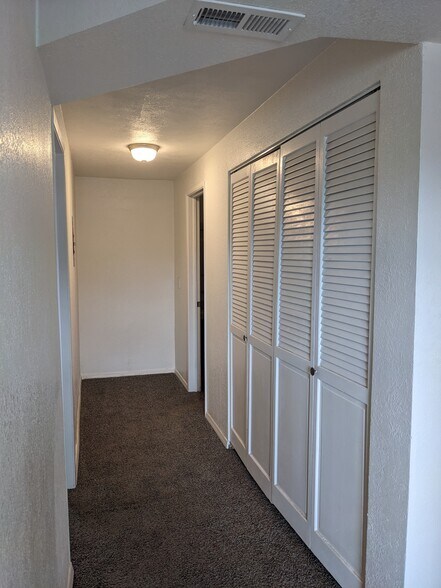 Building Photo - 3118 E MARIETTA AVE APT 2