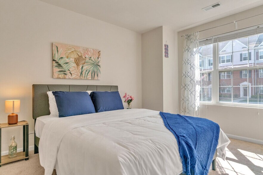 Building Photo - 7980 Blue Stream Dr