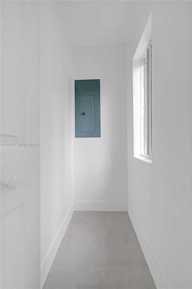 Building Photo - 667 NW 14th St