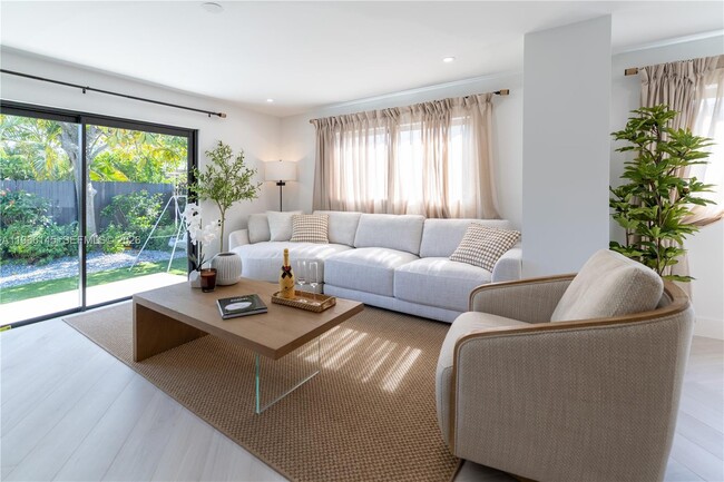 Building Photo - 1420 SW 17th St