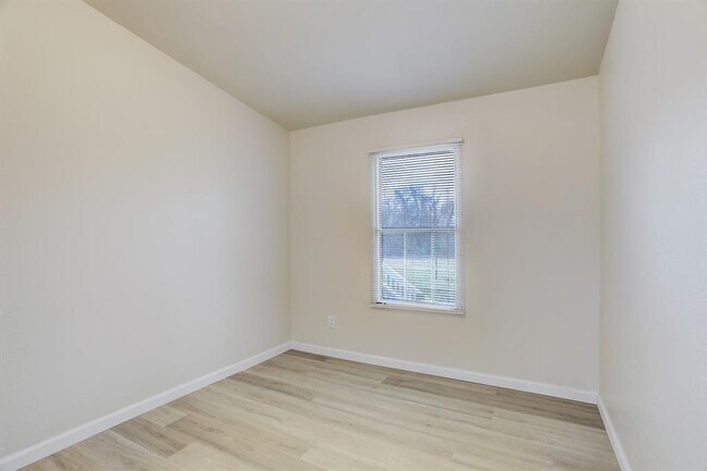 Building Photo - 5806 TX-35