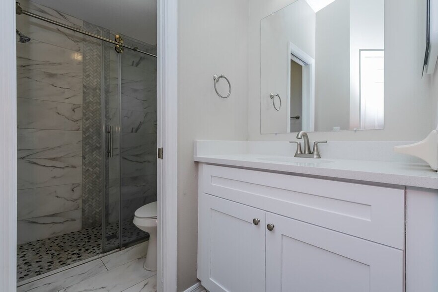 Building Photo - 8823 Gum Tree Ave