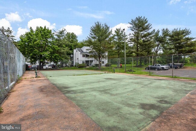 Building Photo - 702 Abbey Ct