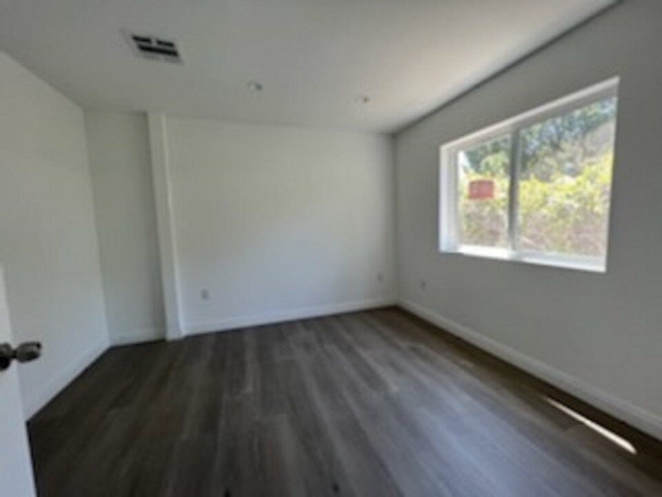 Building Photo - 10435 Las Lunitas Ave