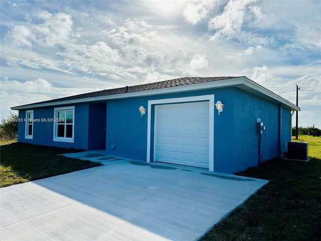 Primary Photo - 131 Carousel Ave
