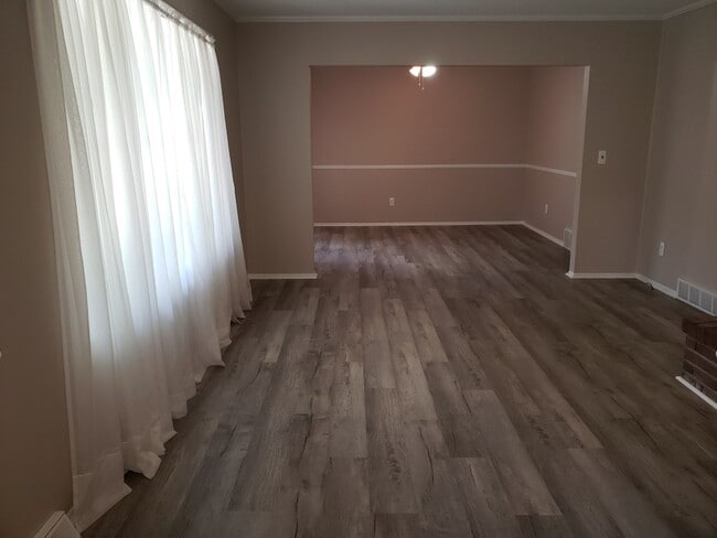 Building Photo - 24694 Creekside Dr