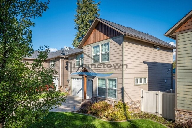 Building Photo - Custom Craftsman Energy Star Home with Gar...