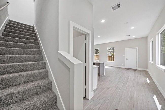 Building Photo - 4536 Sunflower St