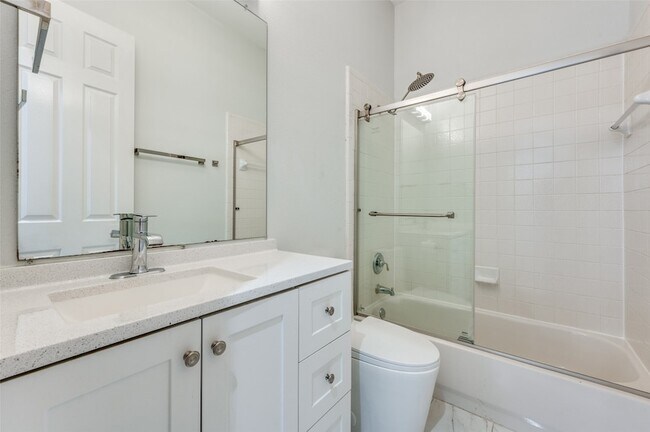 Building Photo - 7444 Primrose Dr